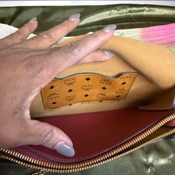 MCM Burgundy Leather Shoulder Bag with unbranded Gold Chain - Picture 4 of 16